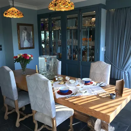 Boutique Flatlet With Sea And Countryside Views Lägenhet